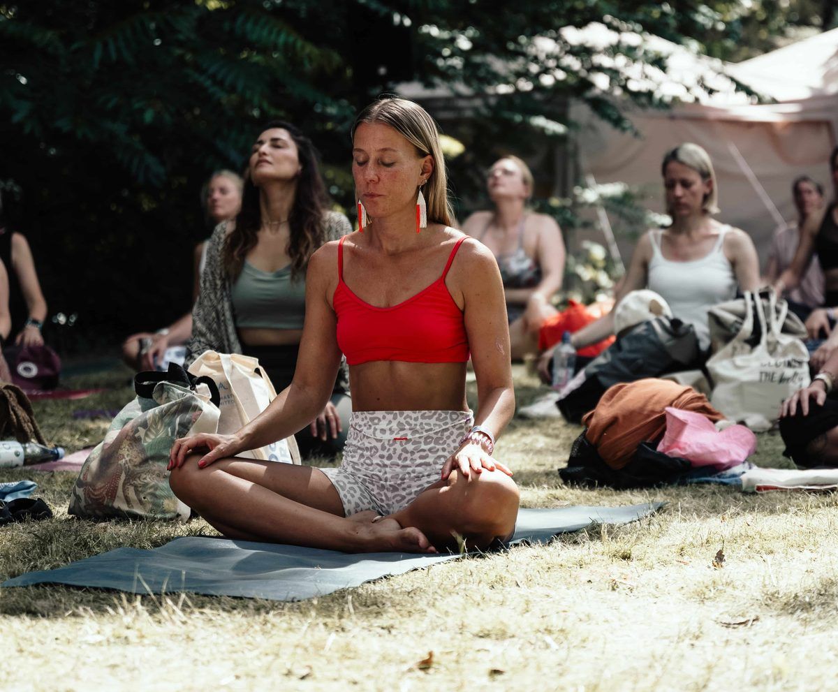 Geführte Meditation aus der Onlinebibliothek auf dem Smartphone